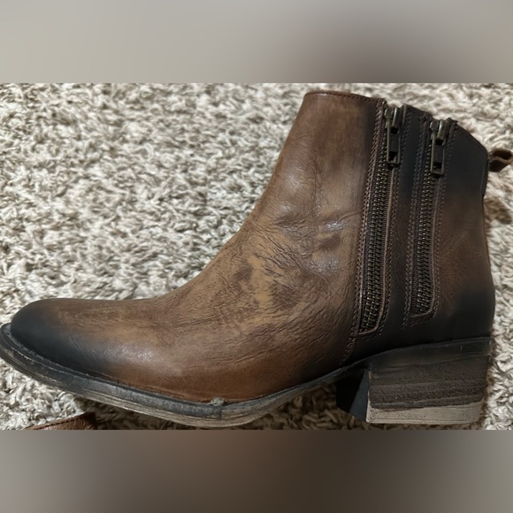 NWT Circle G Corral Burnished Brown
Double Zipper Bootie Two-Tone Ankle Boots - Picture 2 of 7